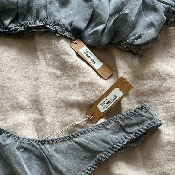 Skims Romance Crop top & Thong set Charcoal Grey Size M | NWT | SOLD OUT ONLINE - Picture 2 of 6